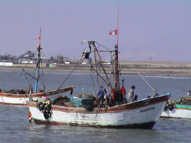 Fischer vor der Küste Perus